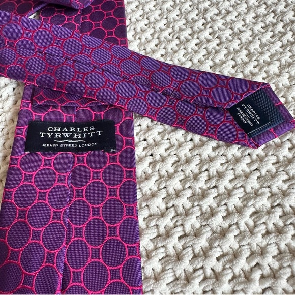 CHARLES TYRWHITT Circle Spot Purple & Hot Pink Woven 100% Silk Tie Men’s London - Picture 5 of 7